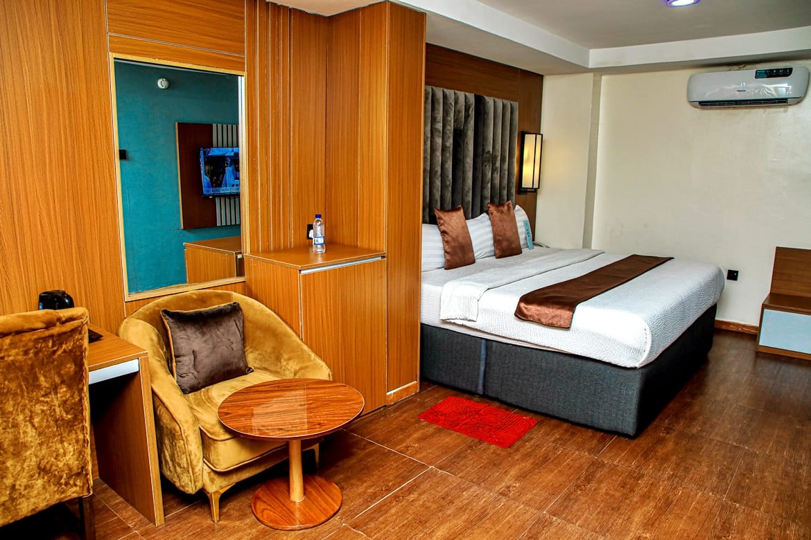 /web/uploads/116/Villa Toscana Lagos/header-images/business room.jpg